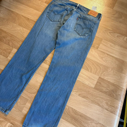 Levis Light Wash Straight Leg Faded Denim Jeans Vintage Red Tab Classic Five Pocket Mens