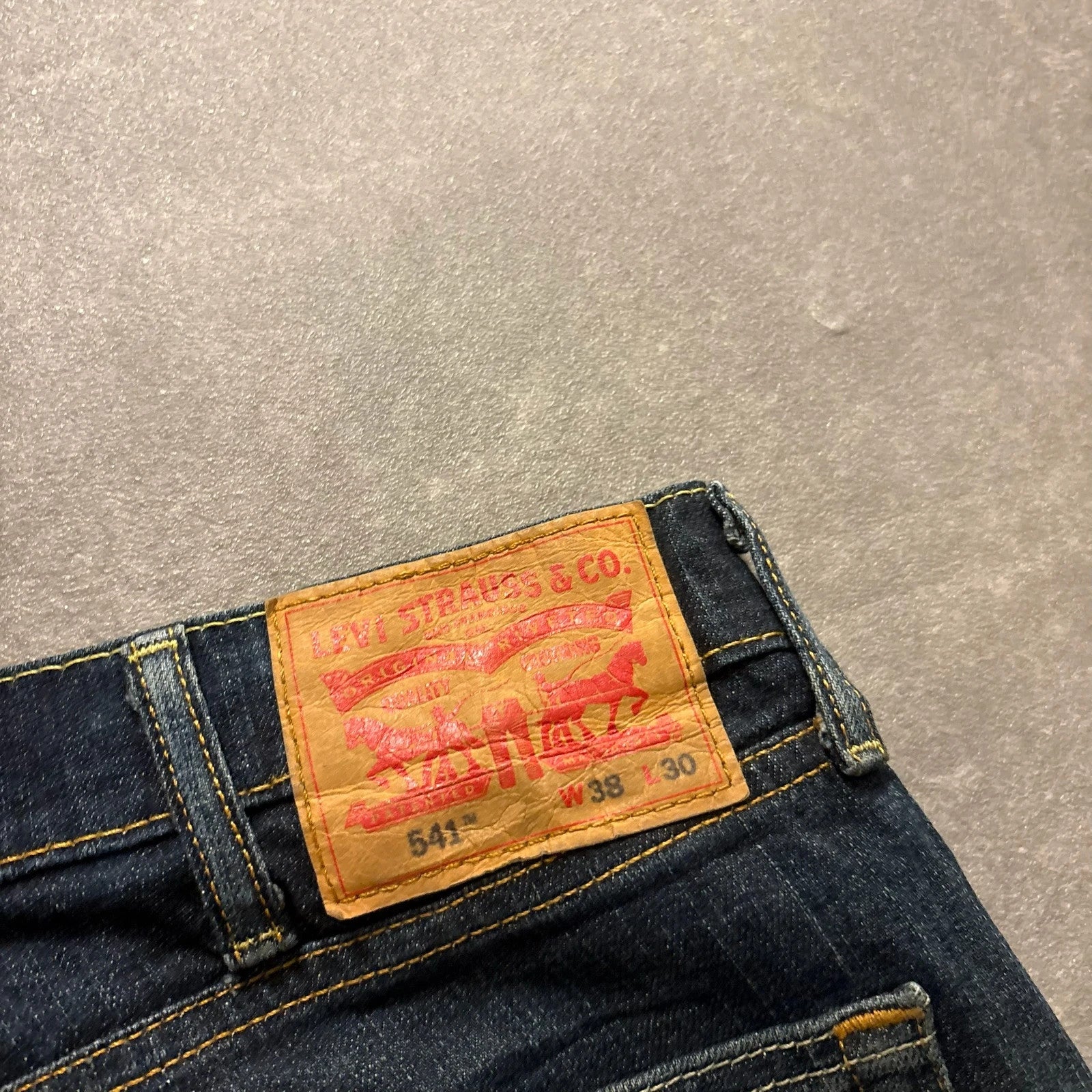 Levis 541 Athletic Taper Jeans Mens W38 L30 Dark Wash Denim Vintage Red Tab Relaxed Fit Stretch