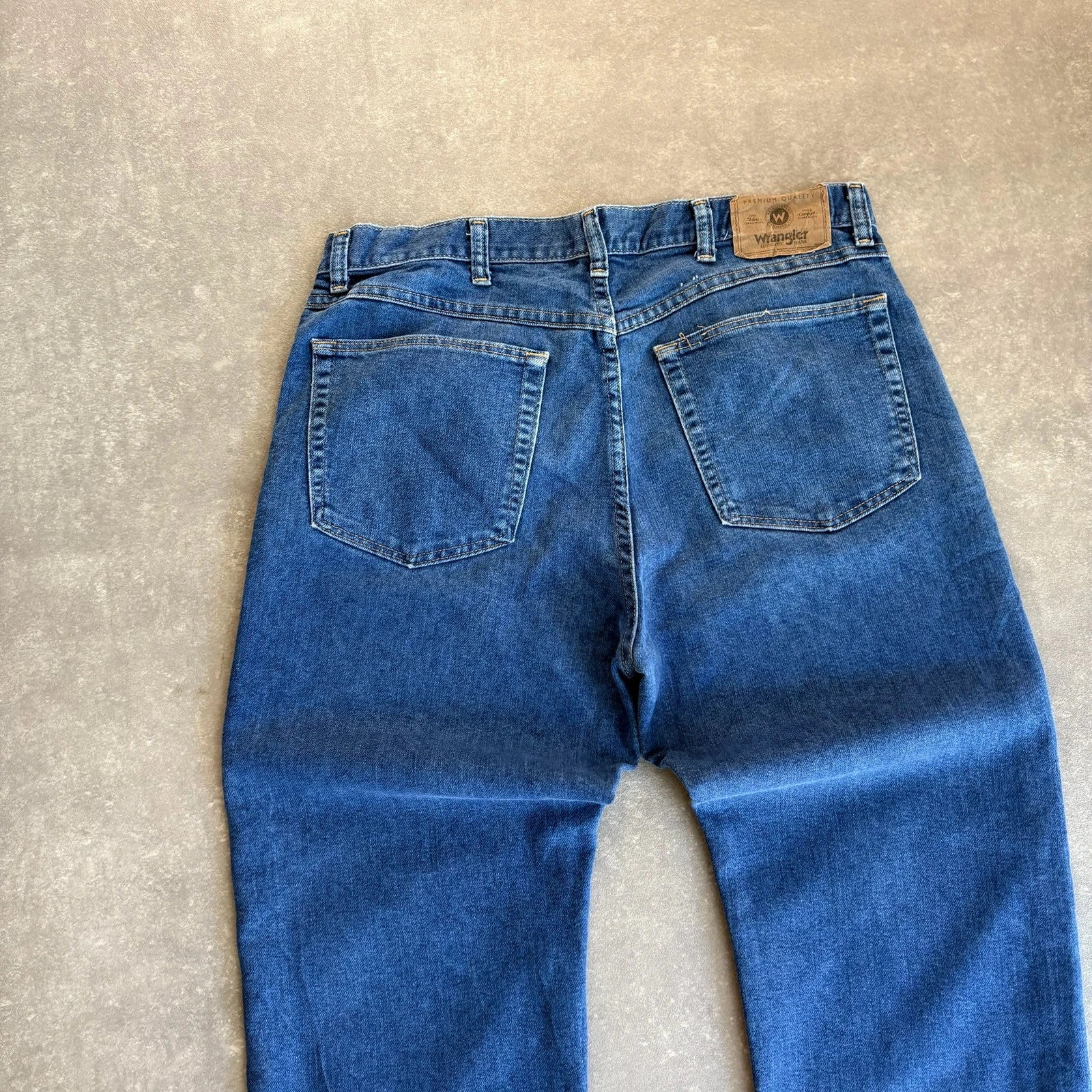 Wrangler Slim Fit Light Wash Denim Jeans Mens Straight Leg Red Tab Vintage Smaller Fit Casual Cotton