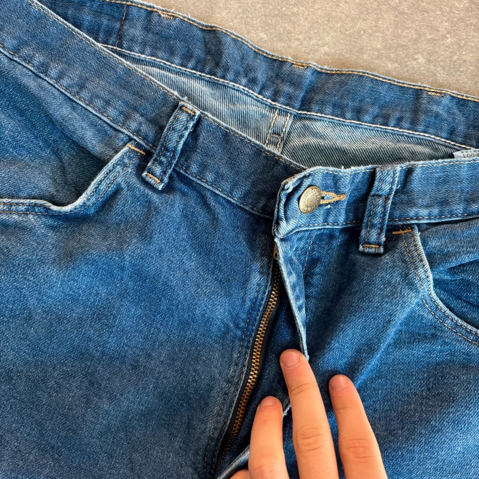 Wrangler Slim Fit Light Wash Denim Jeans Mens Straight Leg Red Tab Vintage Smaller Fit Casual Cotton