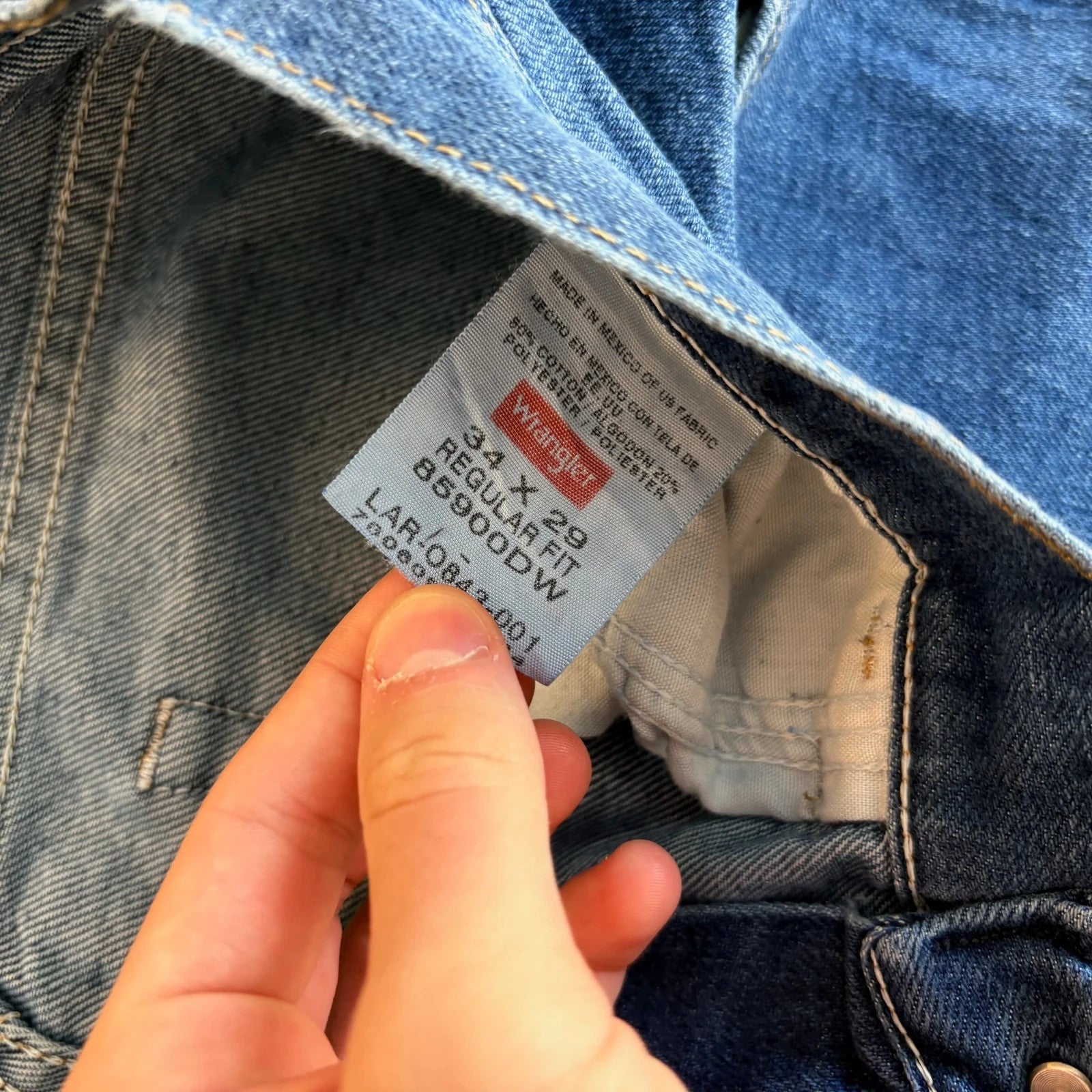 Wrangler Slim Fit Light Wash Denim Jeans Mens Straight Leg Red Tab Vintage Smaller Fit Casual Cotton