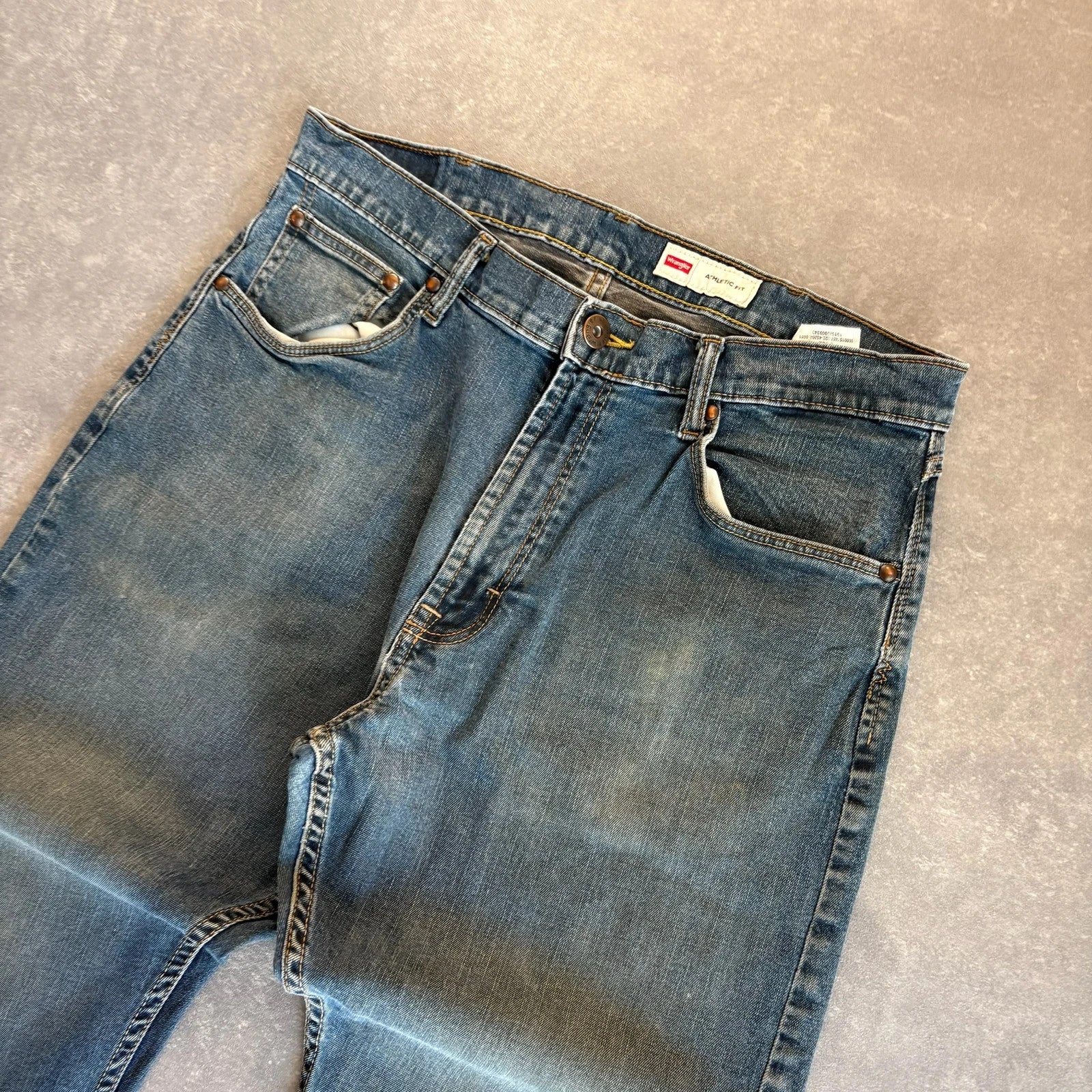 Wrangler Slim Fit Light Wash Denim Jeans Mens Straight Leg Red Tab Vintage Smaller Fit Casual Cotton