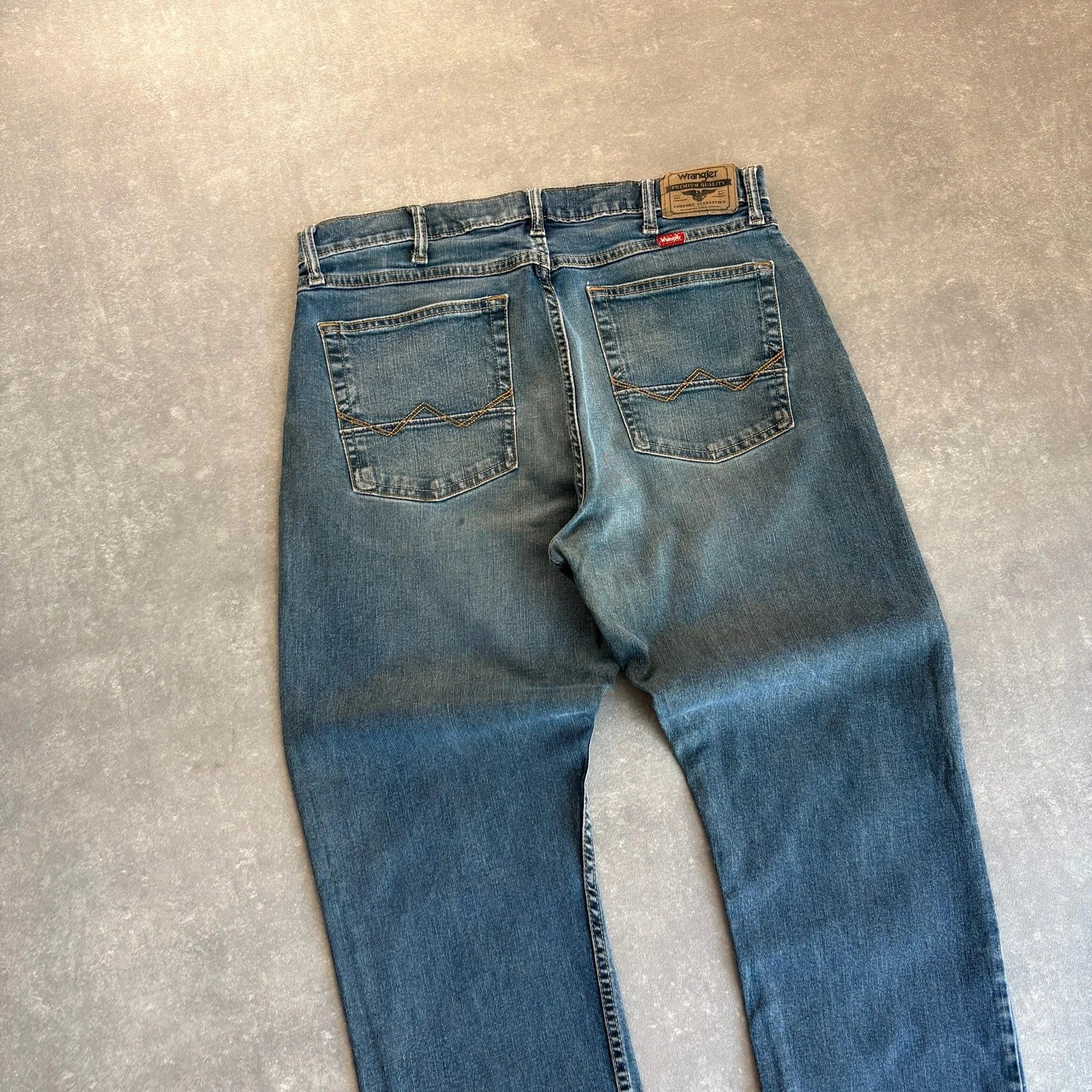Wrangler Slim Fit Light Wash Denim Jeans Mens Straight Leg Red Tab Vintage Smaller Fit Casual Cotton