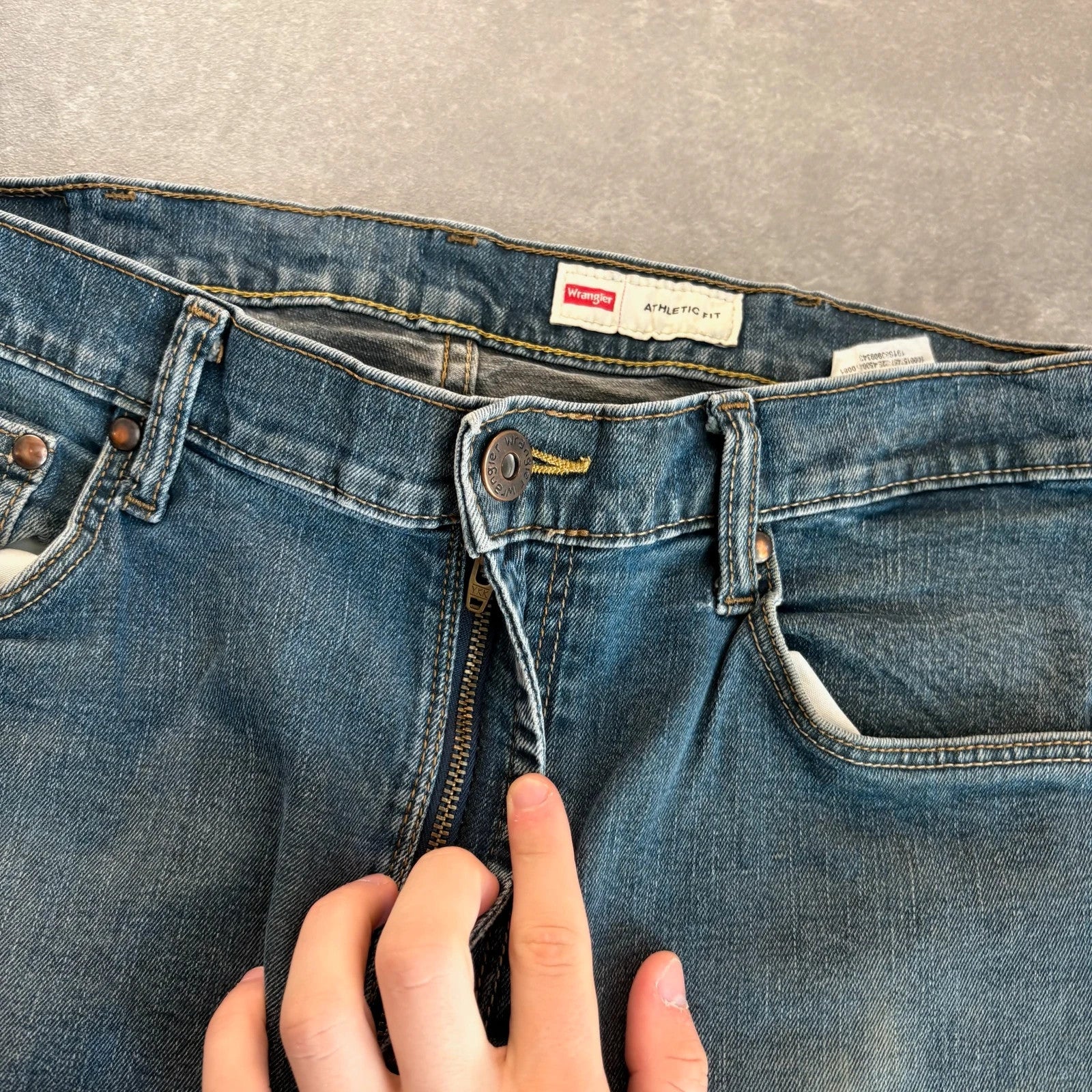 Wrangler Slim Fit Light Wash Denim Jeans Mens Straight Leg Red Tab Vintage Smaller Fit Casual Cotton