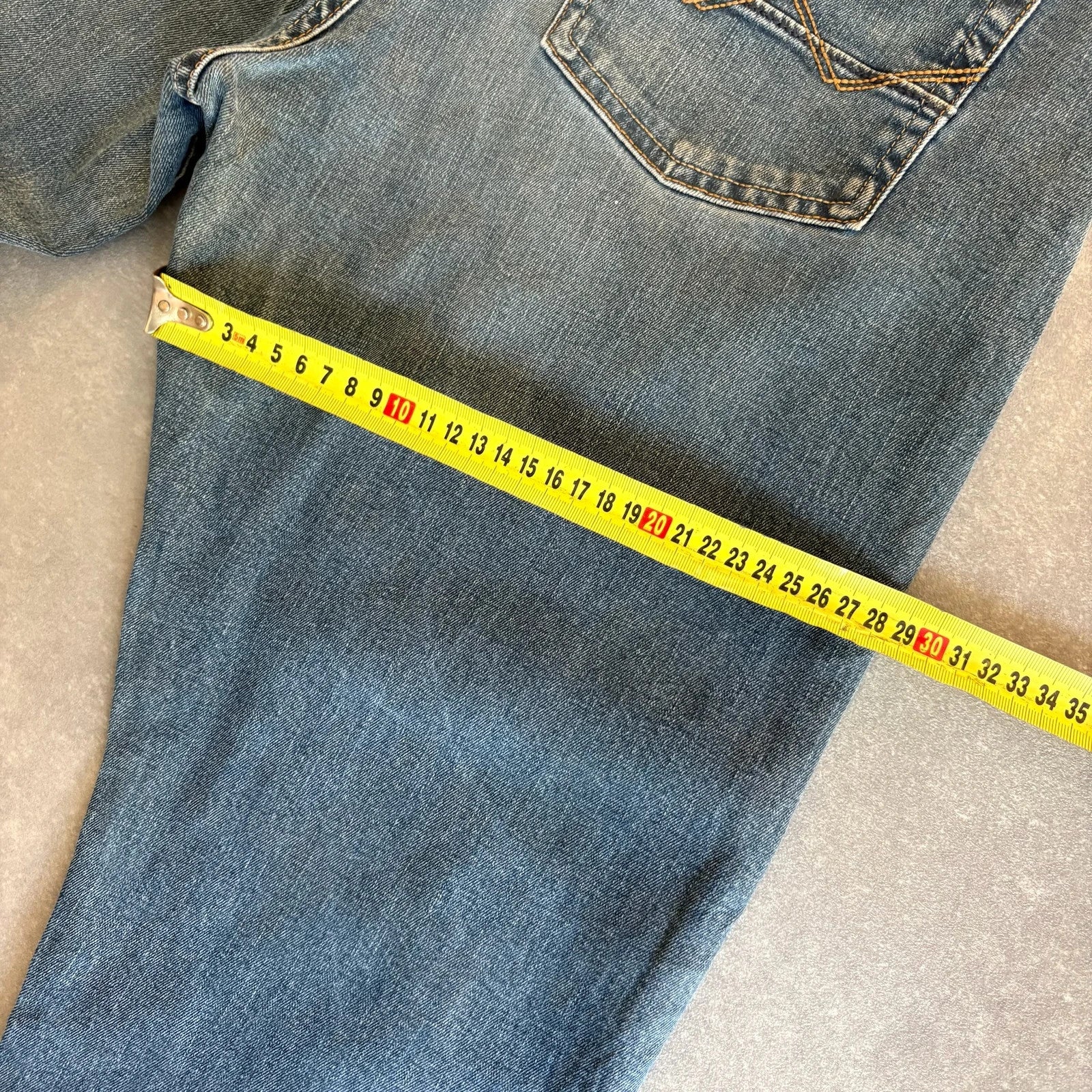 Wrangler Slim Fit Light Wash Denim Jeans Mens Straight Leg Red Tab Vintage Smaller Fit Casual Cotton