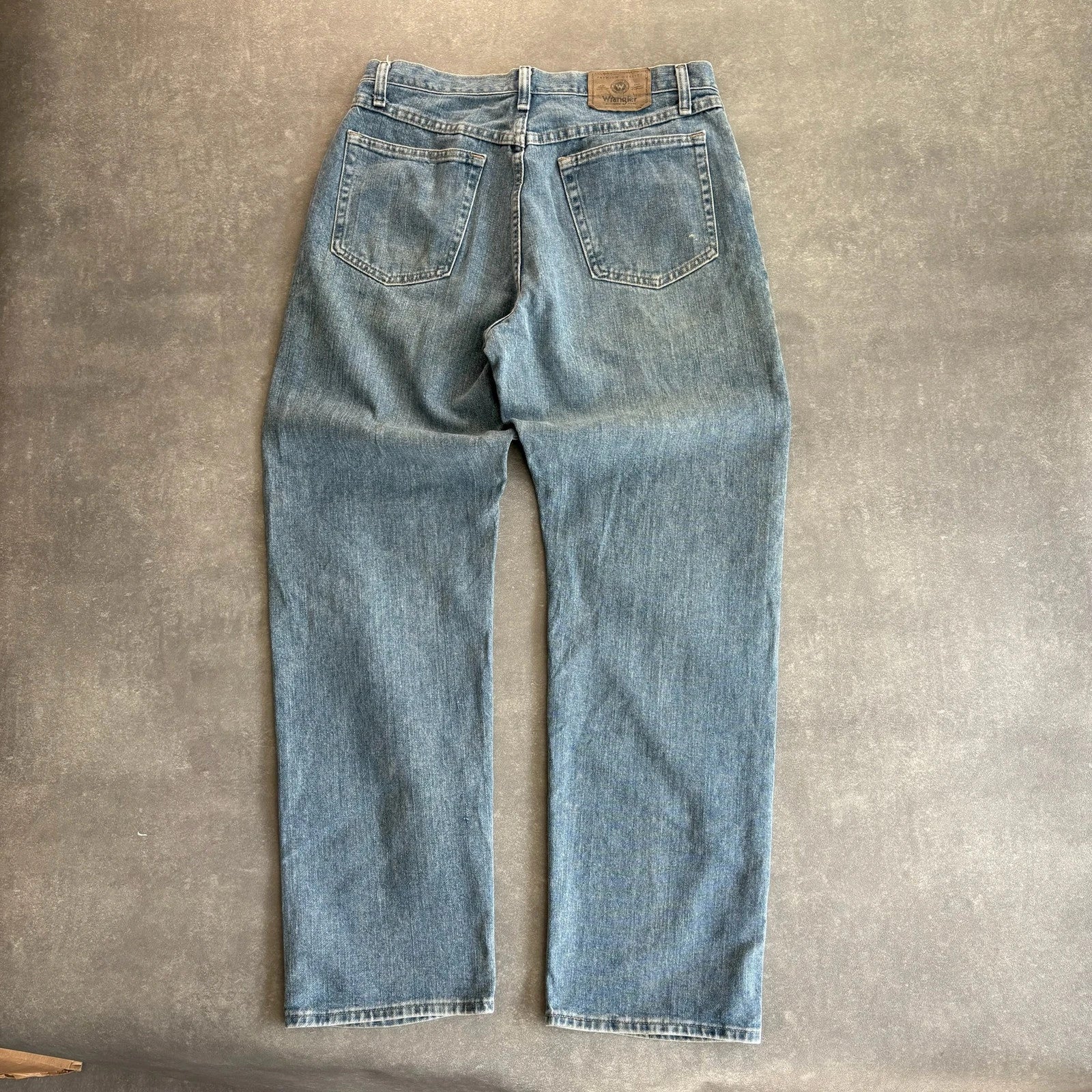 Wrangler Straight Leg Jeans Mid Wash Blue Denim Vintage Workwear Western Casual Mens W33 L32