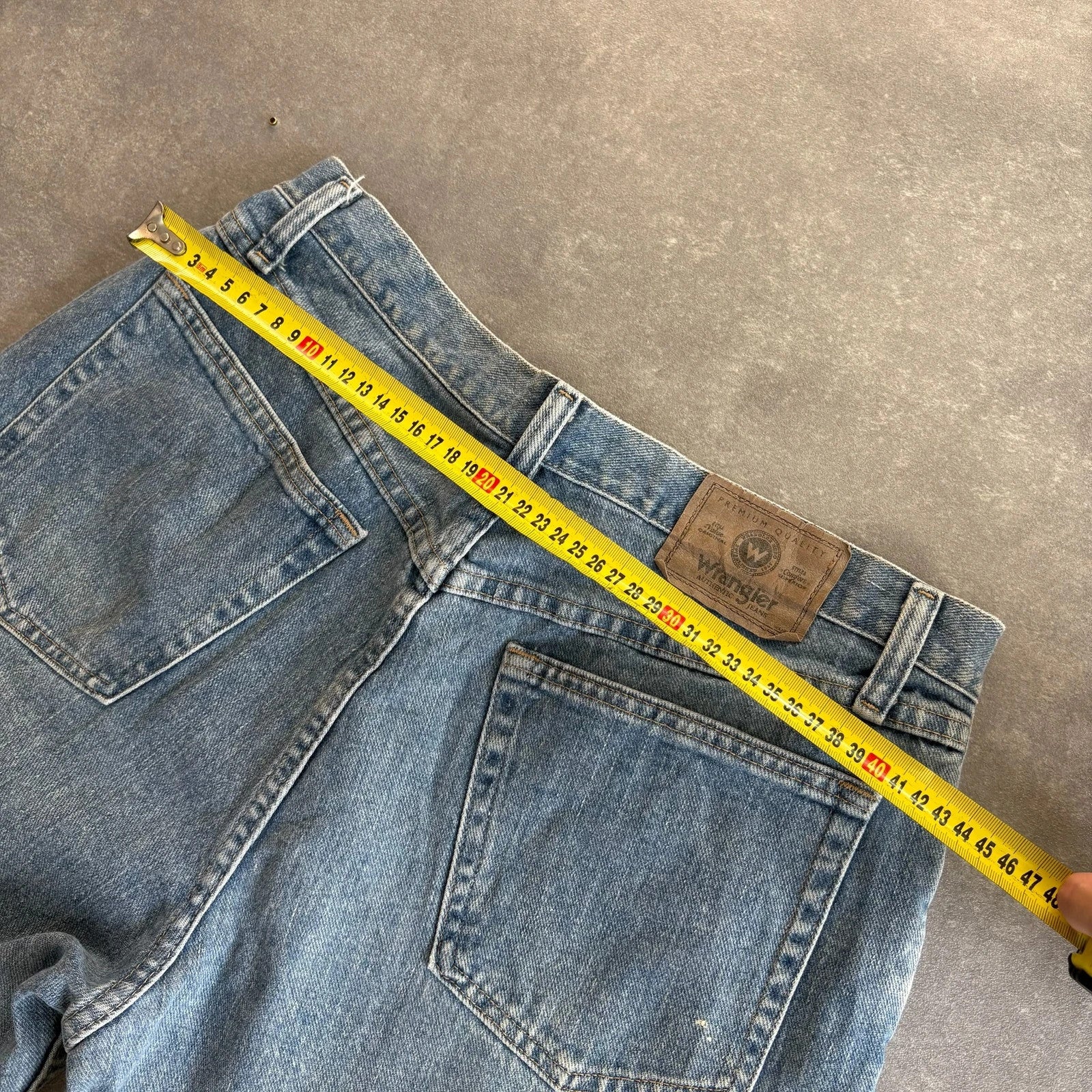 Wrangler Straight Leg Jeans Mid Wash Blue Denim Vintage Workwear Western Casual Mens W33 L32