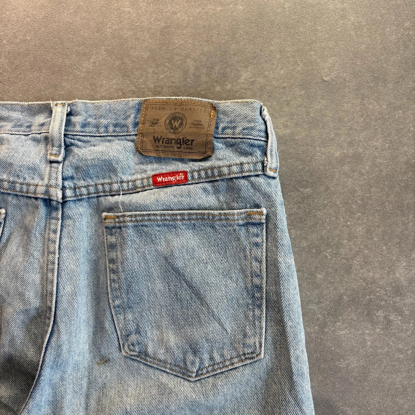 Wrangler Light Wash Jeans Faded Blue Denim Vintage Workwear Western Casual Straight Leg Mens W31 L30