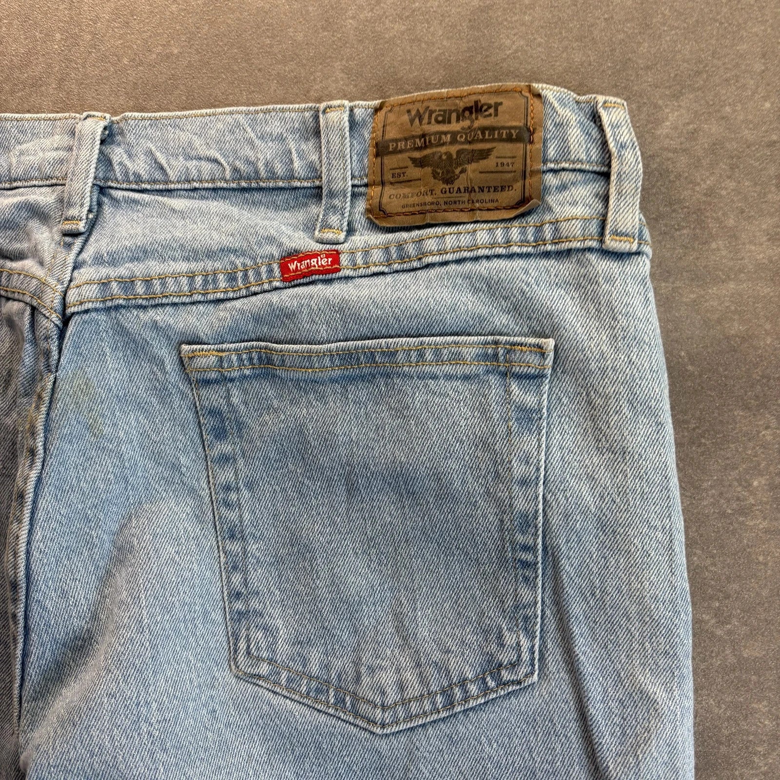 Wrangler Light Wash Jeans Faded Blue Denim Vintage Workwear Western Casual Straight Leg Mens W36 L32