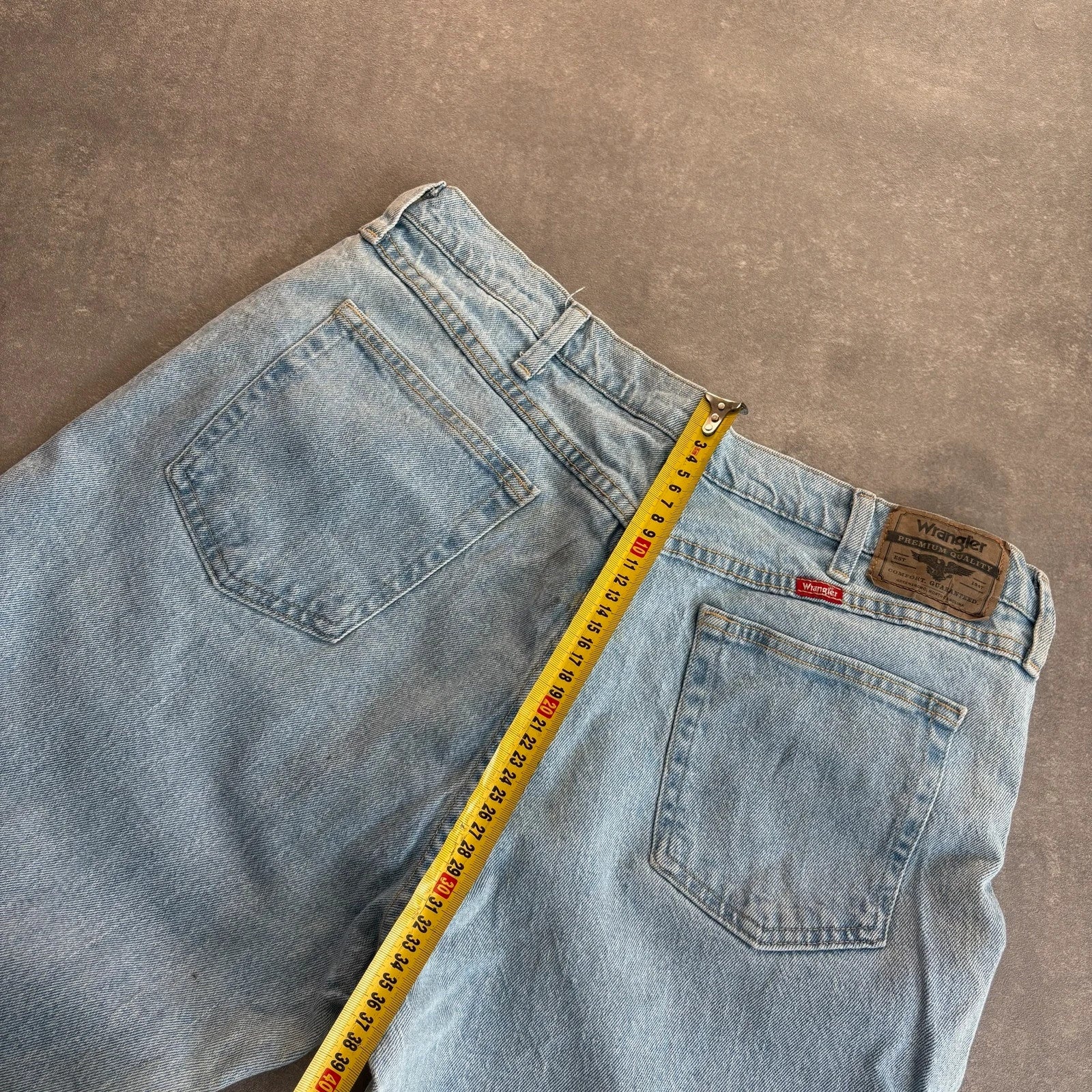 Wrangler Light Wash Jeans Faded Blue Denim Vintage Workwear Western Casual Straight Leg Mens W36 L32
