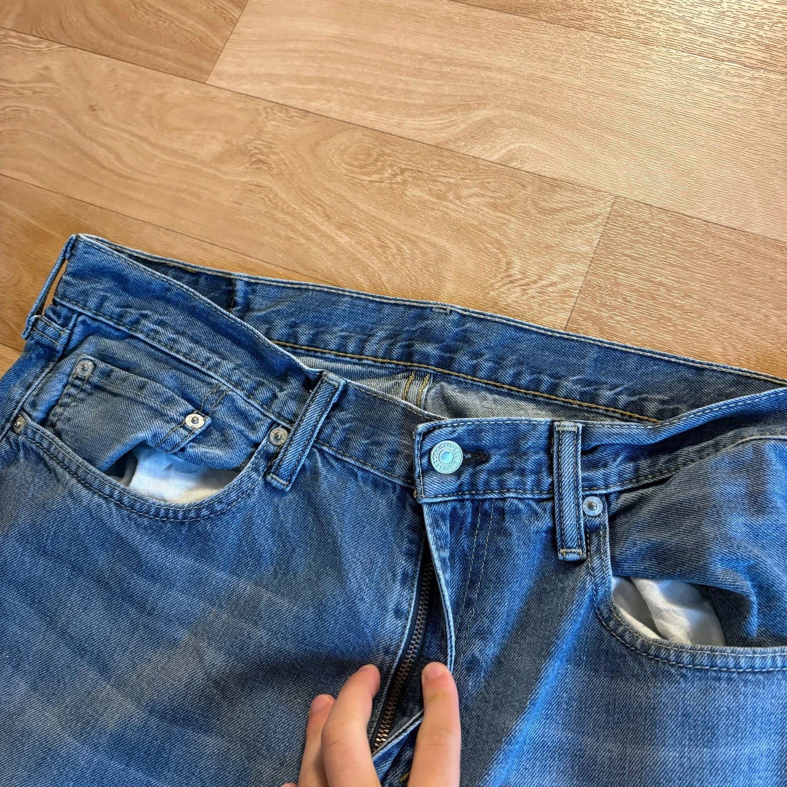 Levis Light Wash Straight Leg Faded Denim Jeans Vintage Red Tab Classic Five Pocket Mens
