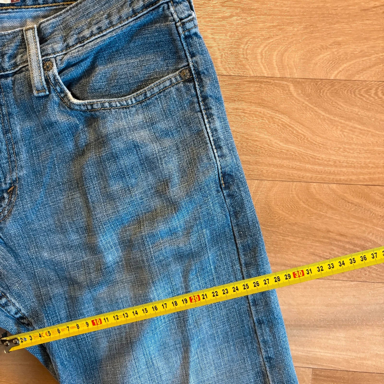 Levis 514 Slim Straight Medium Wash Jeans Faded Vintage Denim Whiskered Streetwear Mens
