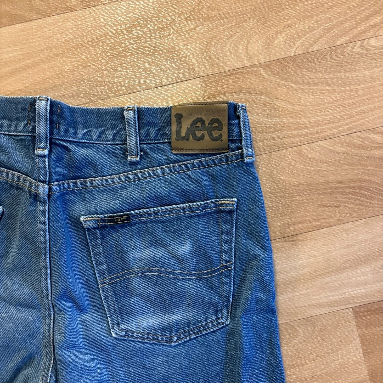 Lee Medium Wash Straight Jeans Leather Patch Vintage Blue Denim Workwear Rugged Mens