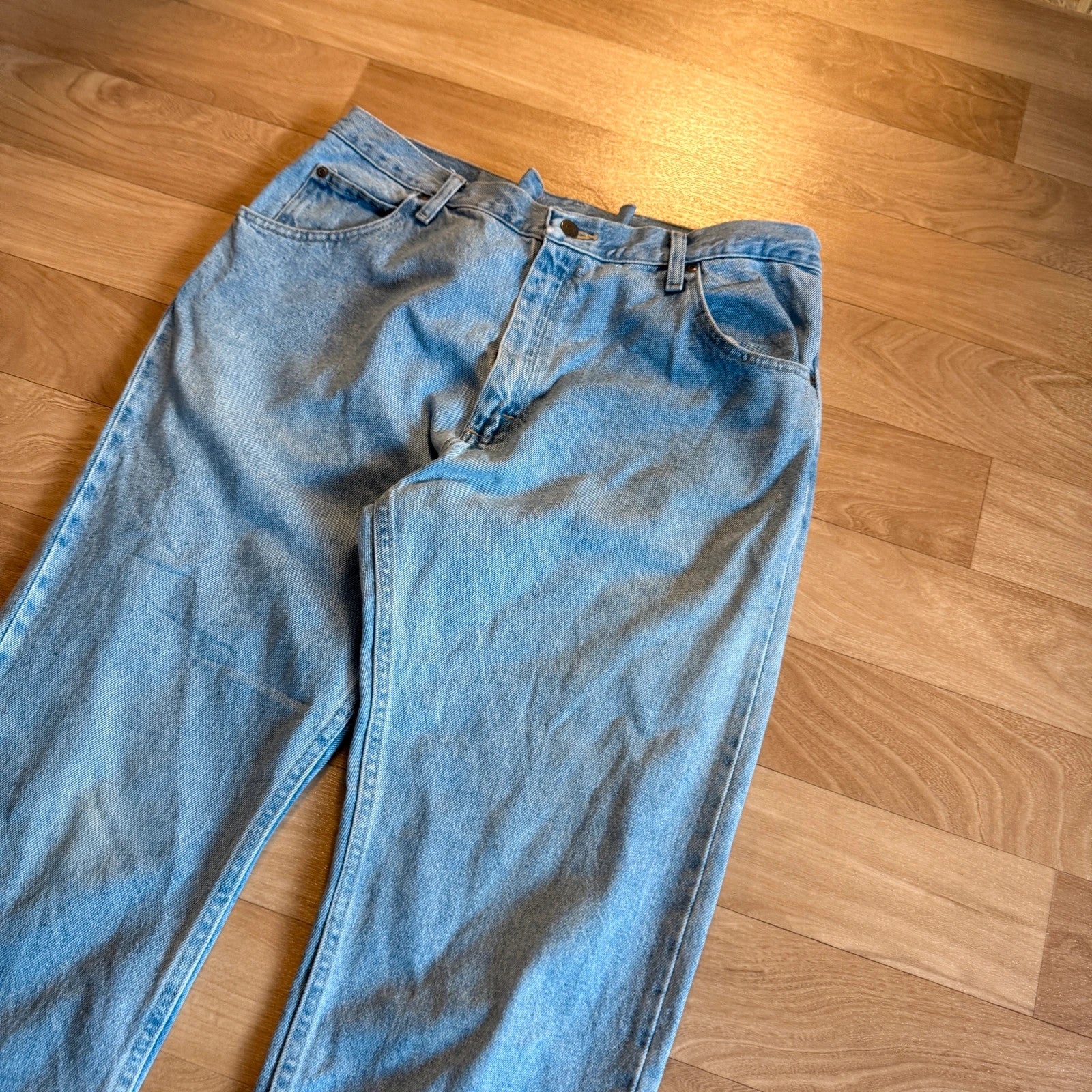 Wrangler Premium Quality Light Stonewash Straight Leg Jeans Comfort Guaranteed Denim Mens