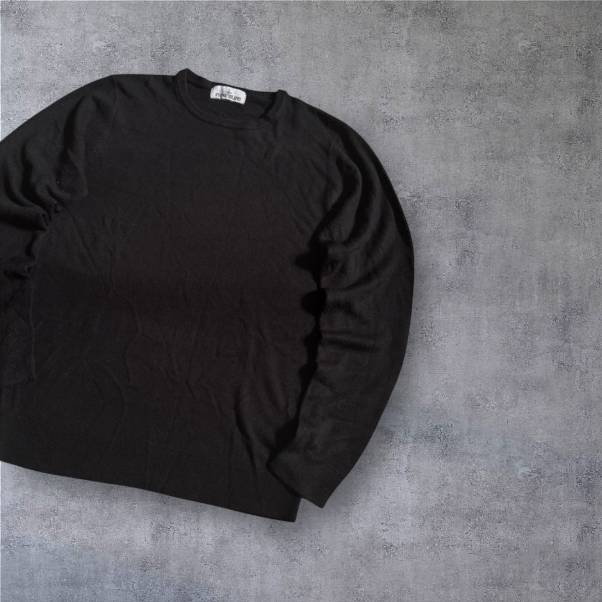 Stone island classic black crewneck sweater